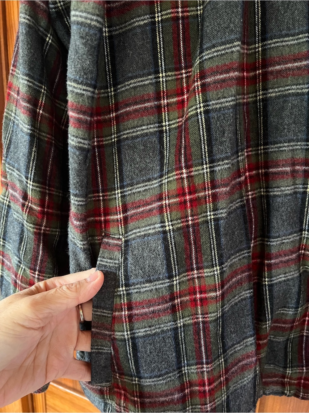 L.L. Bean Women's Plus Hooded Plaid Zip Jacket in Gray Stewart Flannel - Picture 5 of 11